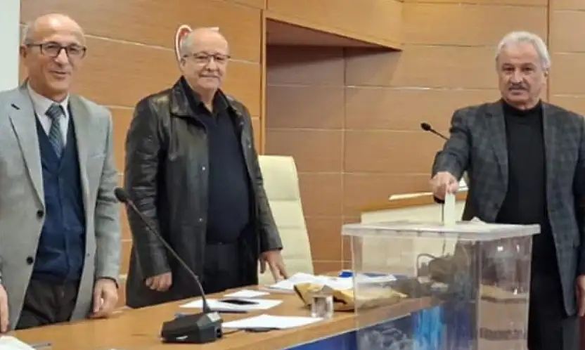 Orhan Özbek, Yeniden başkanlığa seçilerek güven tazeledi.