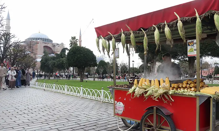 Tarihin gölgesinde sokak lezzetleri