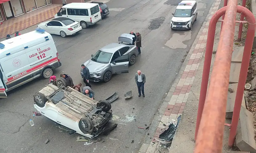 Ters Dönen Araçtan Minik Öğrenci Hafif Yaralı Kurtuldu