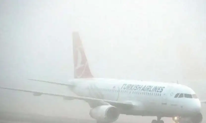 Uçak seferlerine kar yağışı engeli