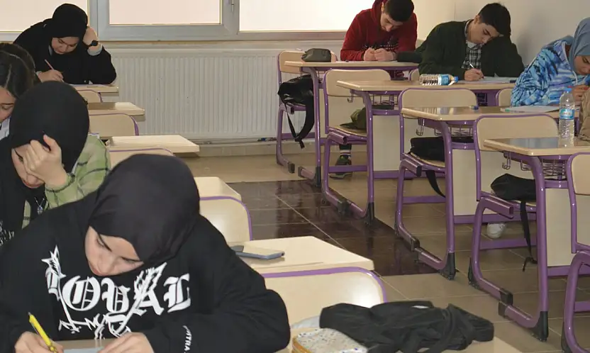 Yapay zekâ öğrenciyi geliştiriyor mu, tembelleştiriyor mu?