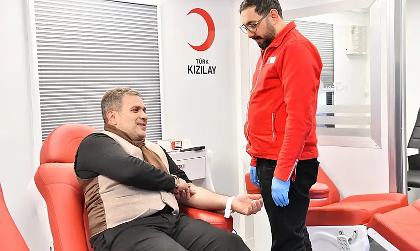 Yeşilyurt Belediyesi personelleri Kızılay'a kan bağışında bulundu